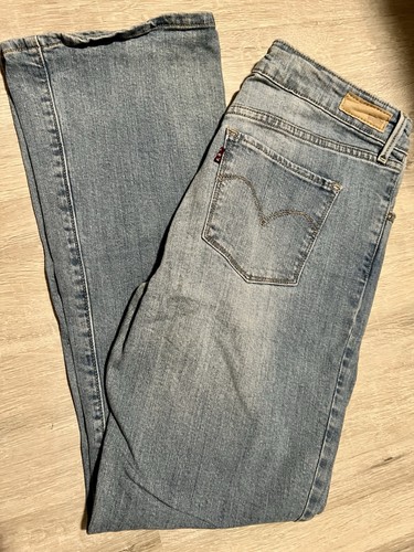 Women size levi - 10,