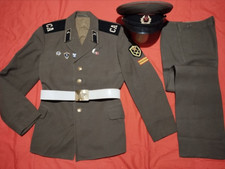 Uniforme de défilé soviétique de l'URSS soldat des troupes d'artillerie. DMB.