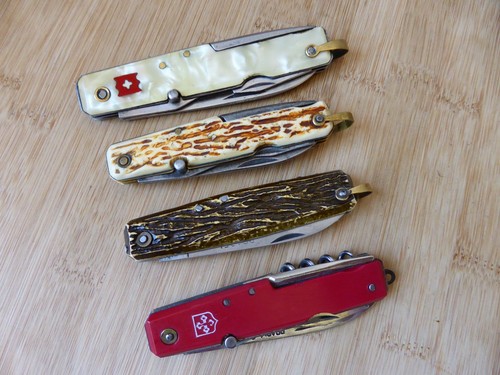 Lot anciens couteaux pliants