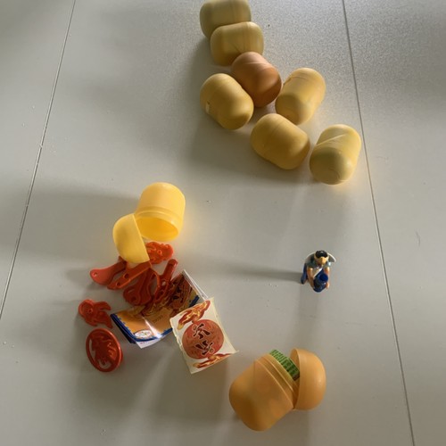 2000 kinder toys some 2009 - toys.,