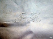 NAPPE DAMASSEE ANCIENNE  225 x