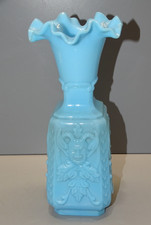 -ANCIEN VASE OPALINE de FOIRE BLEUE décor de Tête de DIABLE et Fleurs VITRINE  D