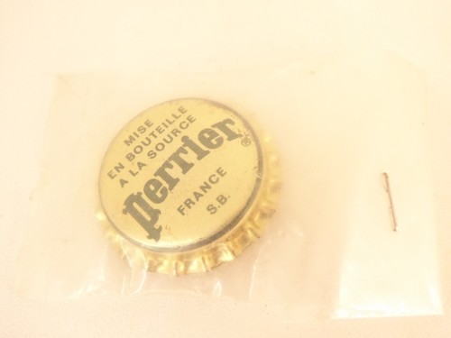 Pin pins badge perrier - -,