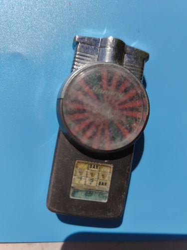 Ancien briquet publicitaire - , à