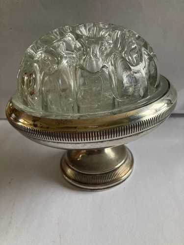 Pique fleur sur - son, socle