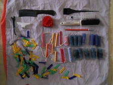matériel de coiffure lot bigoudis peignes