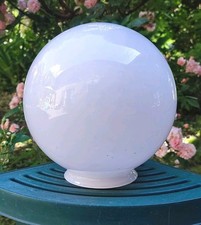 ANCIEN GLOBE EN VERRE OPALINE