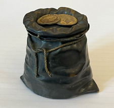 Encrier anglais en laiton en forme de sac avec son lien et ses pièces, vers 1850