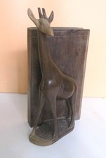 UN SERRE LIVRE GIRAFE ET LIVRE