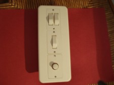 Un Double +1 Simple Allumage et 1 Poussoir, habillage Bakélite Blanche Chambord