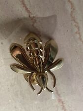 PIN'S PETIT RARE PARFUM DE LA