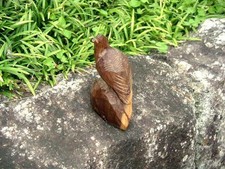 Petite figurine en bois de