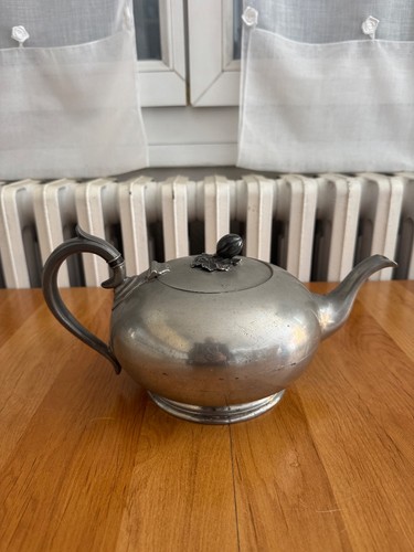 Théière ancienne etain