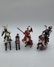 Lot 4 Figurines