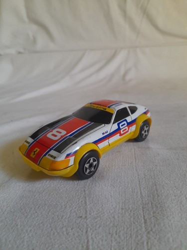 Ancienne voiture joustra - ancienne,