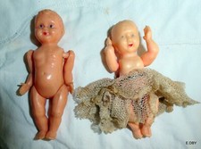 2 POUPEES  ANCIENNES MINIATURES  CHEVEUX MOULES YEUX PEINTS