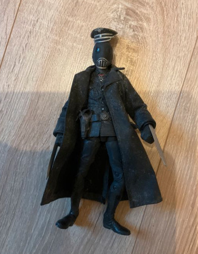 Hellboy mezco uniform crown - hellboy,