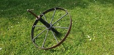 Ancienne roue en Fer forgé riveté Roue de brouette ,charrette, chariot Ancien