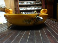 Plat creux pain fruits en céramique Vallauris signé tess cigale