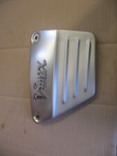 Cache latéral droit pour