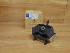 Douille caoutchouc avant droite moteur origine Mercedes 611 - A6012401417