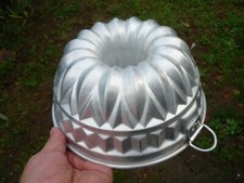 ANCIEN MOULE DE CUISINE EN ALUMINIUM A BRIOCHE CHARLOTTE GATEAUX  DES ANNEES 40