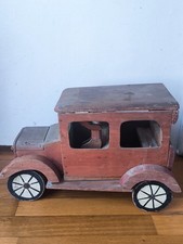 Voiture jouet ancien en bois