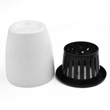 Pot de fleurs en plastique