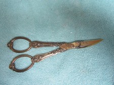 Paire de Ciseaux à Raisin en vermeil, poinçons minerve/ scissors