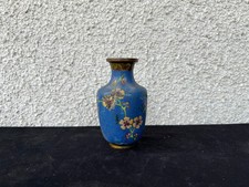 Petit vase cloisonné bleu à décor floral