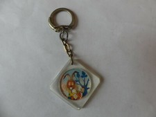 PORTE CLÉ  CARRE SERIE TV ORTF MANÈGE ENCHANTE LAPIN FLAPI FOND FLEURS