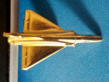 Pin's ARMÉE DE L'AIR - MIRAGE 2000 - Or Doré - ARMÉE DE L'AIR