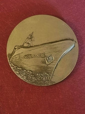 MEDAILLE BRONZE signée C
