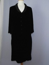 Robe droite vintage velours noir doublée satin noir manches longues Col claudine