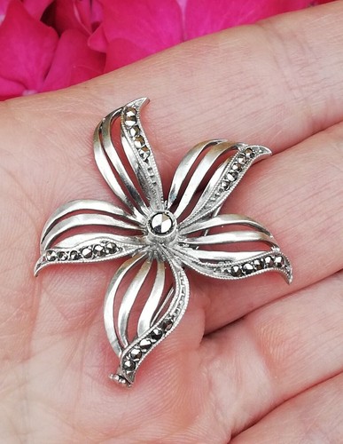 Broche fleur argent et - en,