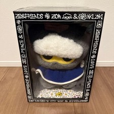 Poupée en peluche moyenne