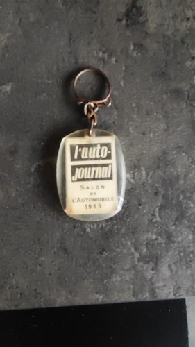 Porte cle vintage auto - porte, journal
