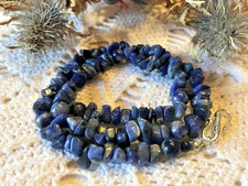 Collier perles pierre