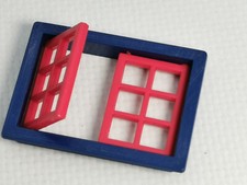 MAJOKIT FENÊTRE BLEUE A DEUX VANTAUX ROUGES A PETITS CARREAUX