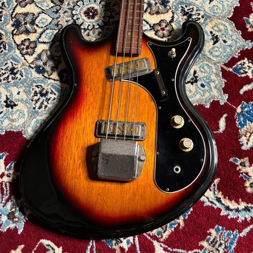 Guitare basse électrique
