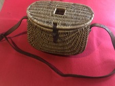 ANCIEN PANIER DE PÊCHE EN OSIER CHARNIERES BOIS / TRES BON ETAT