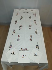 JOLIE NAPPE DE TABLE BLANCHE BRODEE MAINS Artisanat Madagascar Sujet Malagasy 18