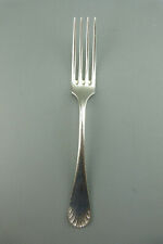 Fourchette de table en métal argenté APOLLO FRANCE, modèle coquille 21,1 cm.