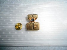 RARE  pin's badge PARFUM FIDJI GUY LAROCHE PARIS PERFUME LUXE FASHION