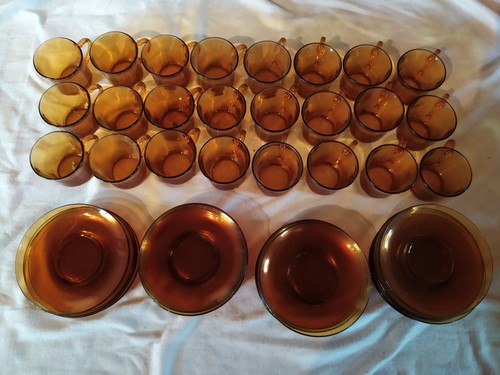 Lot anciennes tasses à - de,