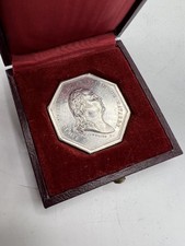 RARE MEDAILLE EN ARGENT MASSIF