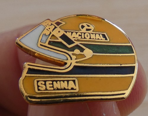 Rare version petit - pin's, 1