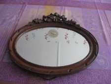 ancien miroir ovale avec noeud et ruban