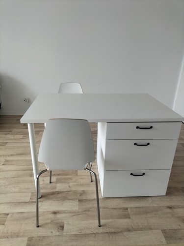 Ensemble table chaises - et,