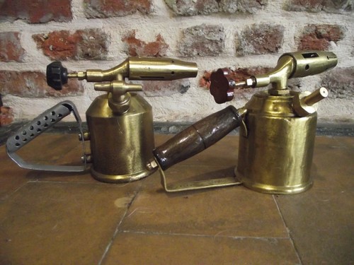 Lampe a souder ancienne - /,